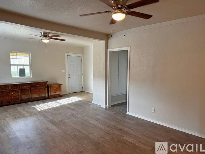 1906 8th St 3 Beds Single Family Home for Rent - Photo gallery 5