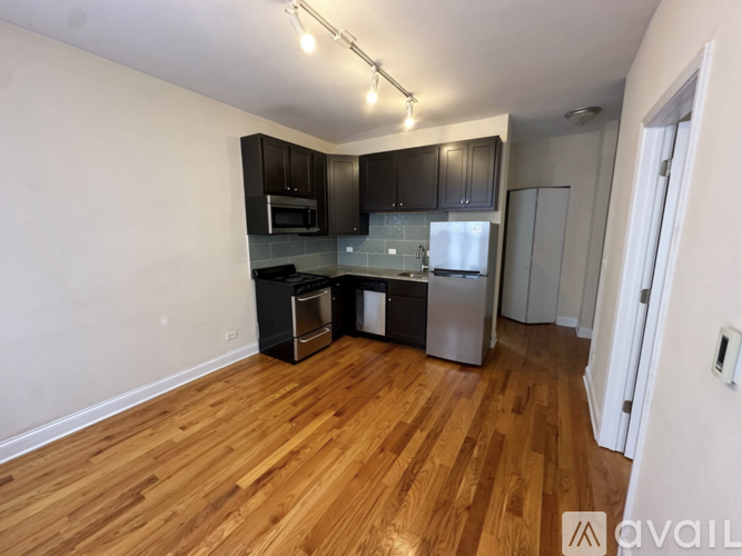 1210 W Granville Ave 1 Apartment for Rent - Photo gallery 1