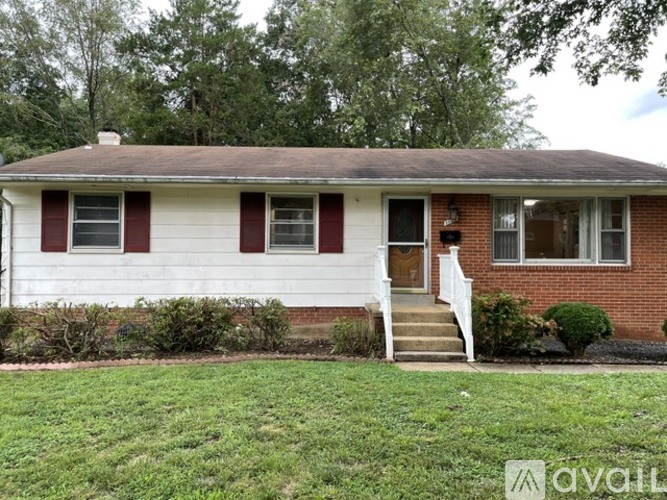 1104 Desale Street Southwest 4 Beds Single Family Home for Rent - Photo gallery 1