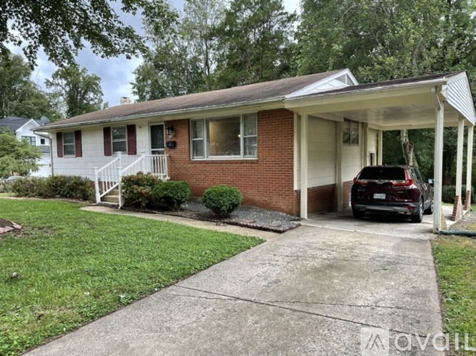 1104 Desale Street Southwest 4 Beds Single Family Home for Rent - Photo gallery 2