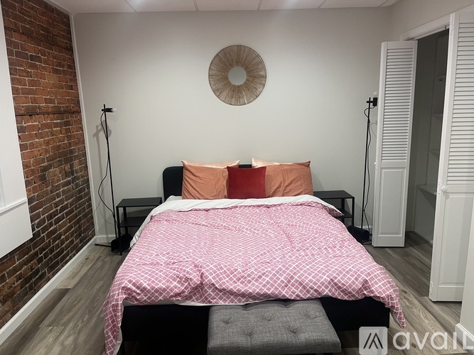 674 Clinton St 1 Apartment for Rent - Photo gallery 1