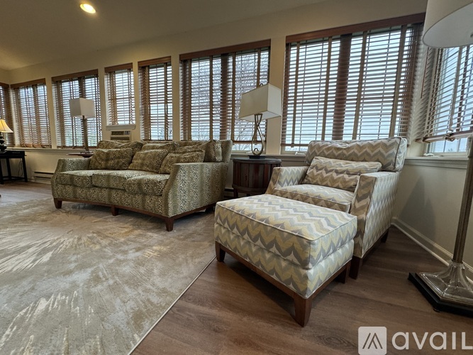 945 E Main St 2 Beds Apartment for Rent - Photo gallery 1