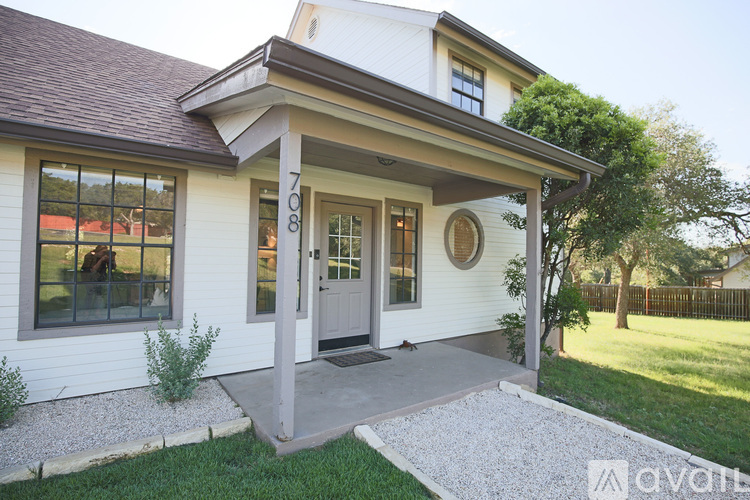 708 Cowal Drive South 3 Beds Single Family Home for Rent - Photo gallery 1