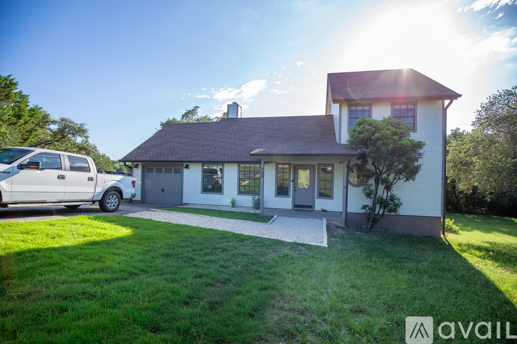 708 Cowal Drive South 3 Beds Single Family Home for Rent - Photo gallery 2