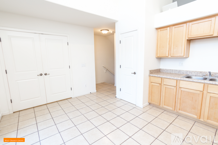 330 S Farmer Ave 3 Beds Townhouse for Rent - Photo gallery 4