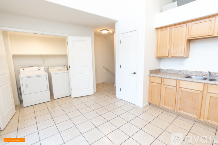 330 S Farmer Ave 3 Beds Townhouse for Rent - Photo gallery 5