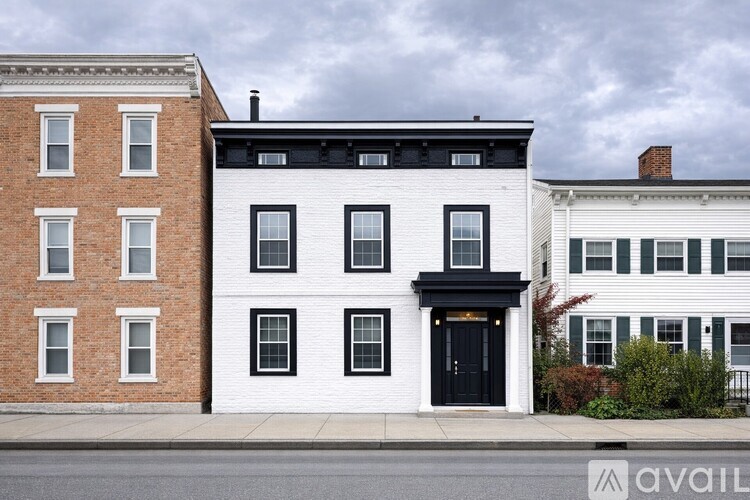 208 Warren Street 1 Apartment for Rent - Photo gallery 1