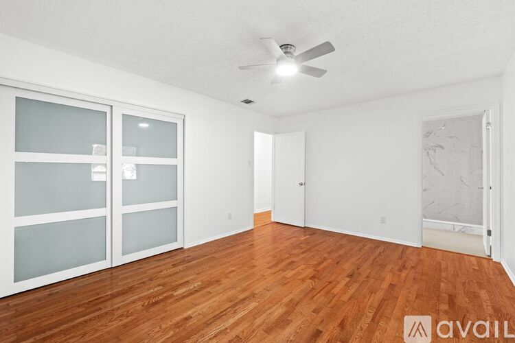 13934 Mission Valley 3 Beds Single Family Home for Rent - Photo gallery 2