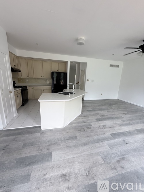 63 Lower Ridgeview Circle 3 Beds Townhouse for Rent - Photo gallery 3
