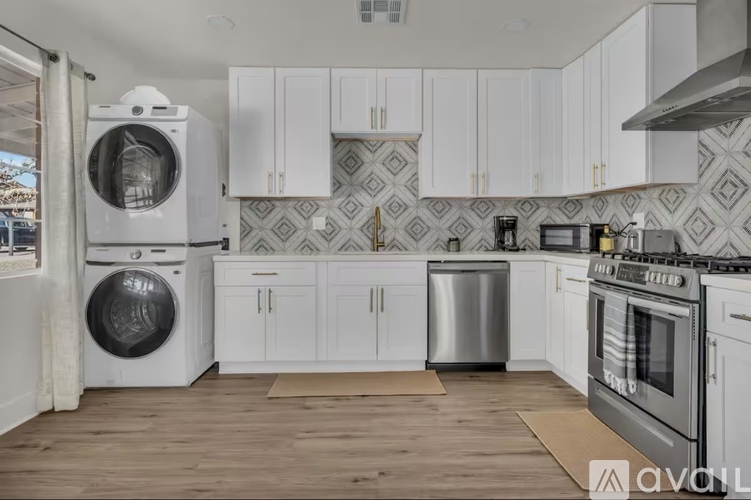 1709 North 74th Way 3 Beds Single Family Home for Rent - Photo gallery 2