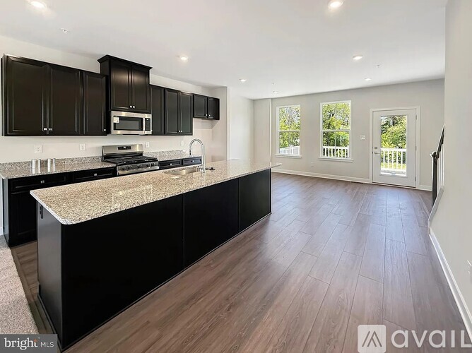 Domenica Drive 3 Beds Townhouse for Rent - Photo gallery 5