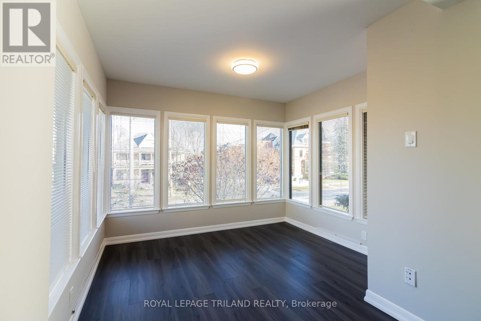 2 bedroom apartment - UPPER - 613 WELLINGTON STREET Upper, London East (East F) 2
