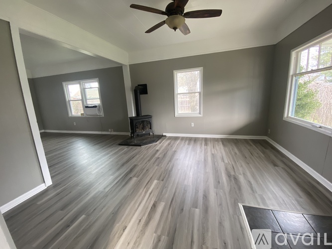 610 West 4th Street 2 Beds Single Family Home for Rent - Photo gallery 3