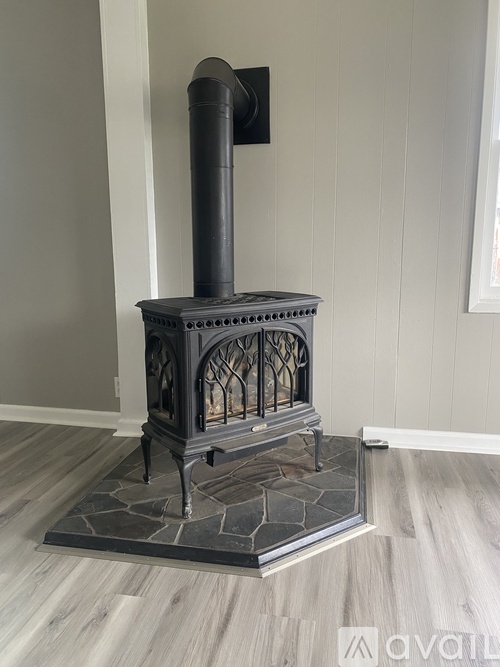610 West 4th Street 2 Beds Single Family Home for Rent - Photo gallery 4