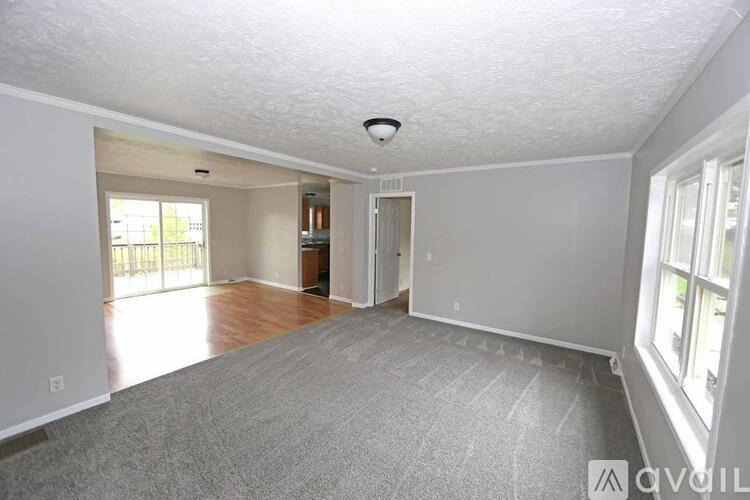 49 East 6th Street 3 Beds Single Family Home for Rent - Photo gallery 2