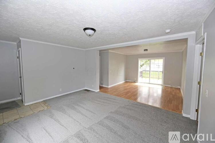 49 East 6th Street 3 Beds Single Family Home for Rent - Photo gallery 3