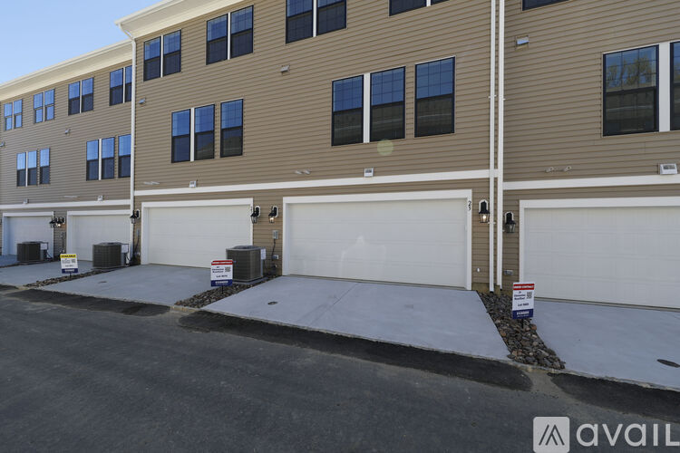 23 Clementon Road East 3 Beds Townhouse for Rent - Photo gallery 2