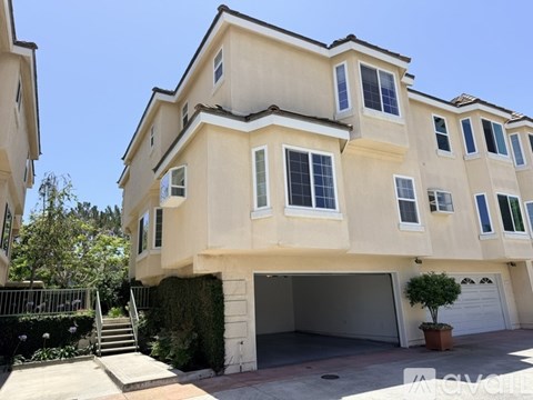 2825 Plaza Del Amo 3 Beds Apartment for Rent