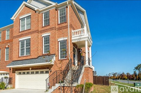 25565 America Square 4 Beds Apartment for Rent