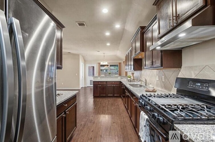 11305 NW 96th St 4 Beds Single Family Home for Rent - Photo gallery 2