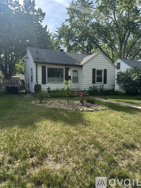 5049 N Washburn Ave 2 Beds Apartment for Rent