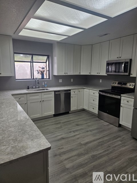 648 Racquet Club Dr 3 Beds Apartment for Rent