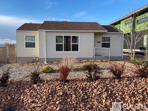 1014 400 North 4 Beds Apartment for Rent
