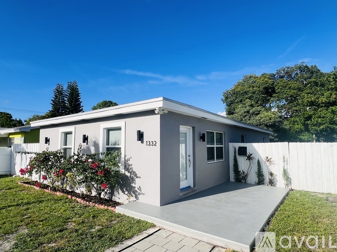 1332 NW 3rd Ave 4 Beds Single Family Home for Rent - Photo gallery 1
