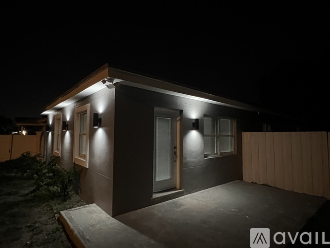 1332 NW 3rd Ave 4 Beds Single Family Home for Rent - Photo gallery 2