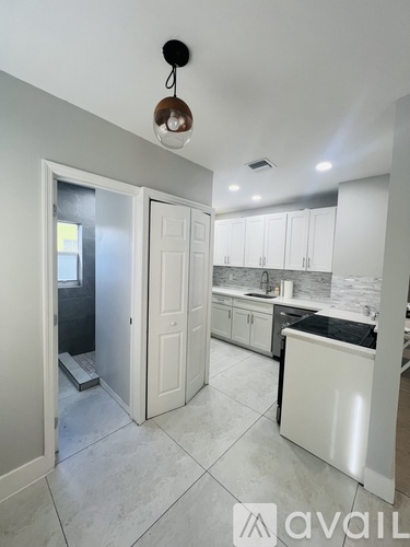 1332 NW 3rd Ave 4 Beds Single Family Home for Rent - Photo gallery 4