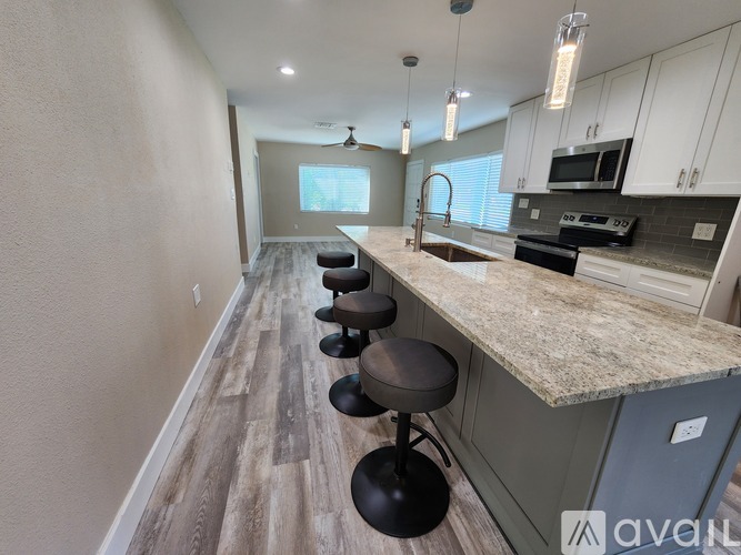 280 72nd Avenue 2 Beds Single Family Home for Rent - Photo gallery 4