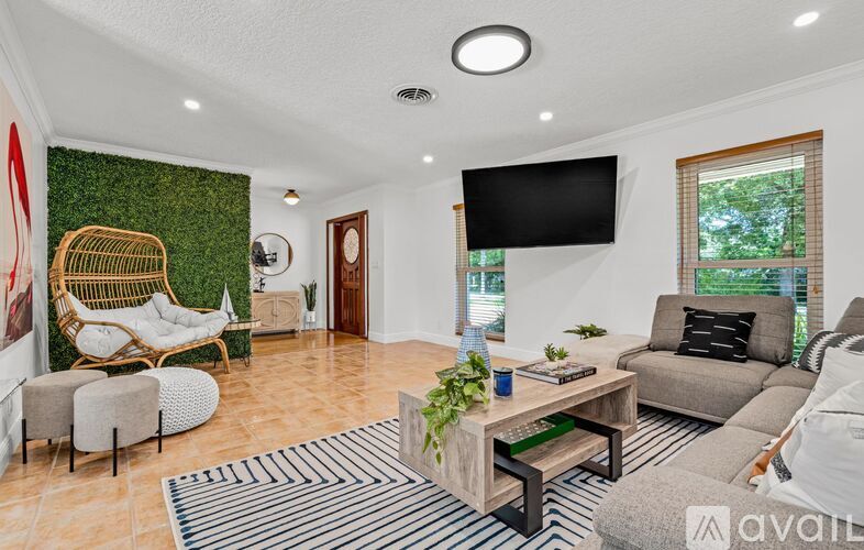 6421 NE 22nd Ave 4 Beds Single Family Home for Rent - Photo gallery 3