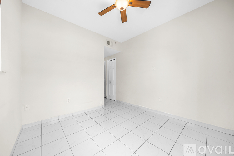 9 E 4th St 3 Beds Apartment for Rent - Photo gallery 5