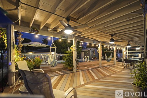 954 Northeast 26Th Avenue 2 Beds Apartment for Rent