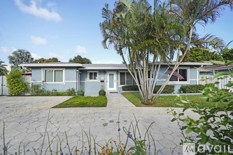 954 Northeast 26th Avenue 2 Beds Single Family Home for Rent - Photo gallery 4