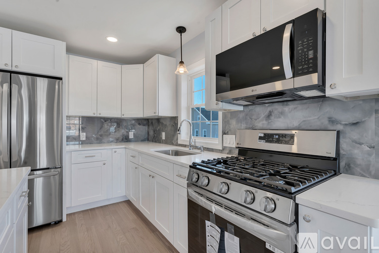 8 Anthony Ave 3 Beds Apartment for Rent - Photo gallery 3