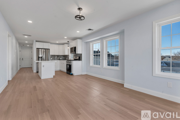 8 Anthony Ave 3 Beds Apartment for Rent - Photo gallery 4