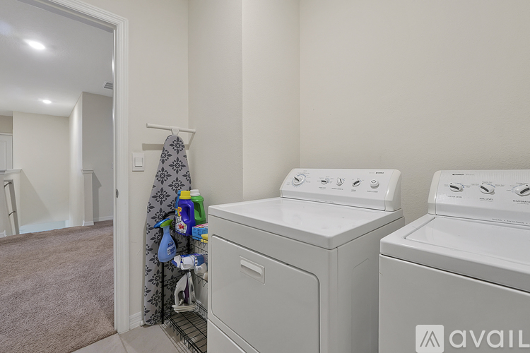 9673 Black Walnut Drive 4 Beds Single Family Home for Rent - Photo gallery 2