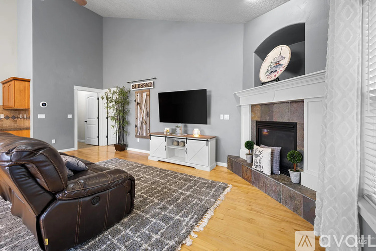 12805 West Berghan Street 3 Beds Single Family Home for Rent - Photo gallery 1