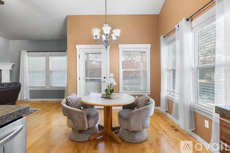 12805 West Berghan Street 3 Beds Single Family Home for Rent - Photo gallery 5
