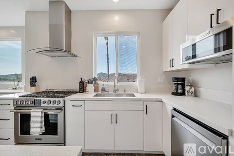 940 Warwick Avenue 4 Beds Apartment for Rent