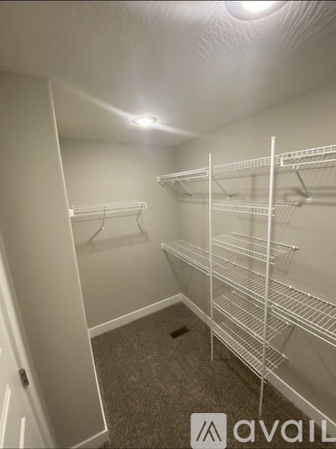 692 North Century Avenue 4 Beds Single Family Home for Rent - Photo gallery 2