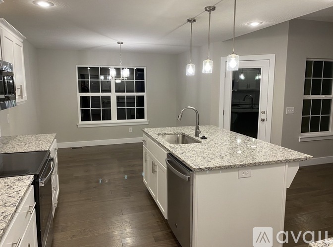 692 North Century Avenue 4 Beds Single Family Home for Rent - Photo gallery 4