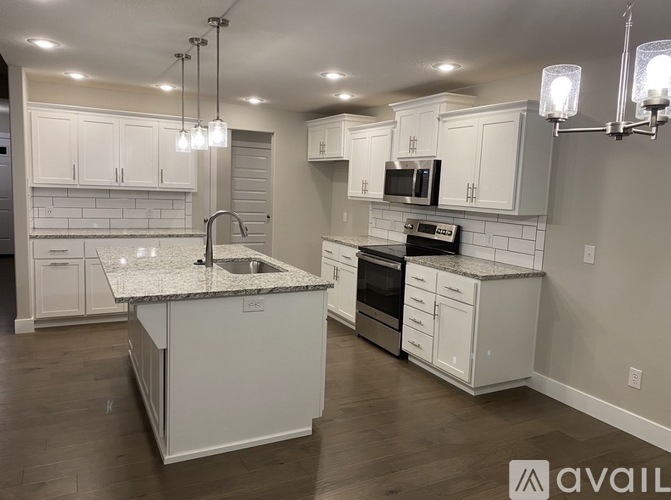 692 North Century Avenue 4 Beds Single Family Home for Rent - Photo gallery 5