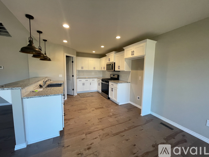 5607 W Pine St 3 Beds Single Family Home for Rent - Photo gallery 2