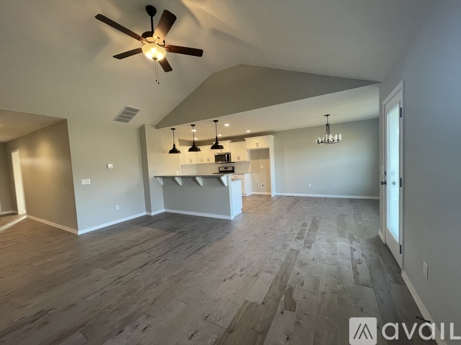 5607 W Pine St 3 Beds Single Family Home for Rent - Photo gallery 4