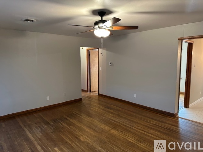 1104 W Robinson St 3 Beds Single Family Home for Rent - Photo gallery 3