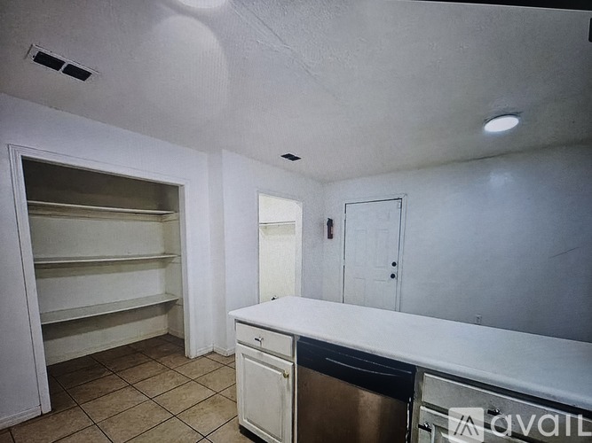 1204 Seneca St 3 Beds Single Family Home for Rent - Photo gallery 3