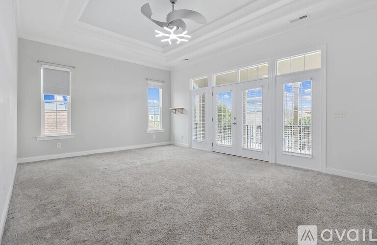 914 Bluffview Drive 4 Beds Single Family Home for Rent - Photo gallery 1