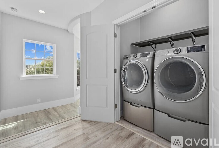 914 Bluffview Drive 4 Beds Single Family Home for Rent - Photo gallery 3